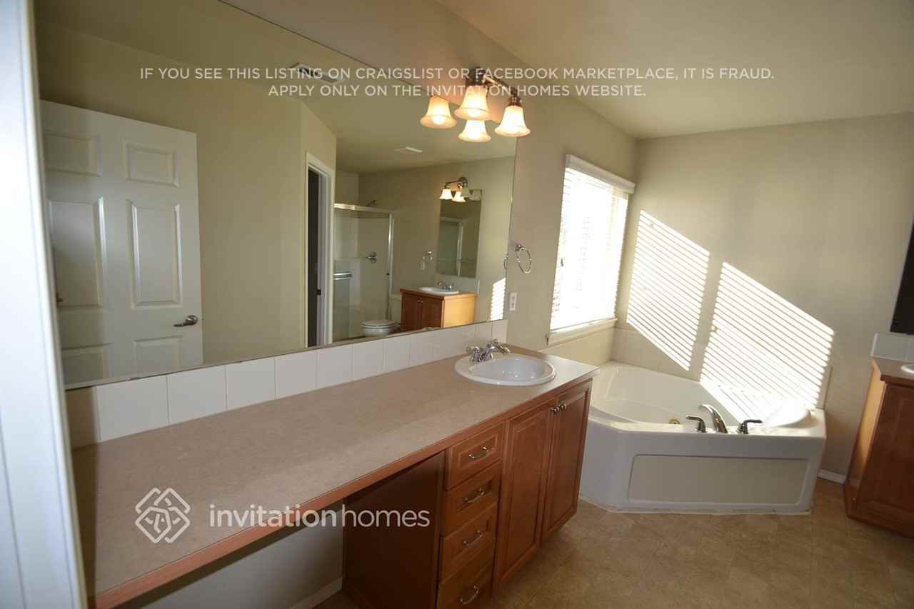 1511 Riddell Ave Ne - Photo 7 of 12
