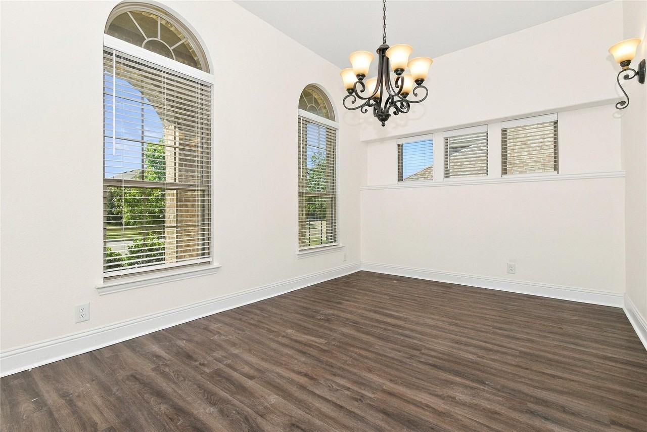 5205 Ambergate Ln - Photo 3 of 16