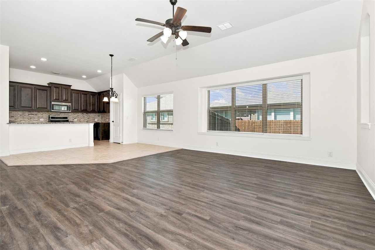 5205 Ambergate Ln - Photo 4 of 16