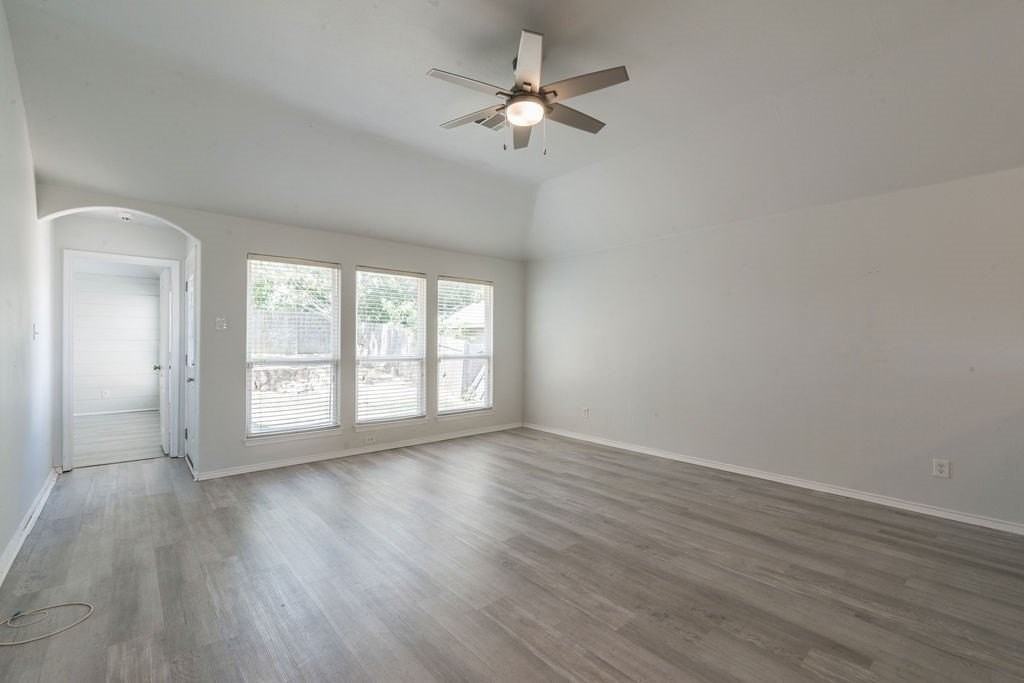 912 Hidden Oaks Dr - Photo 6 of 18
