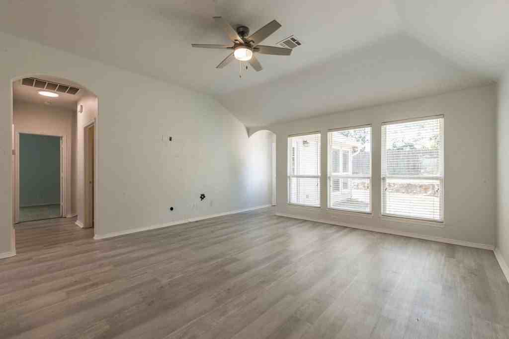912 Hidden Oaks Dr - Photo 7 of 18