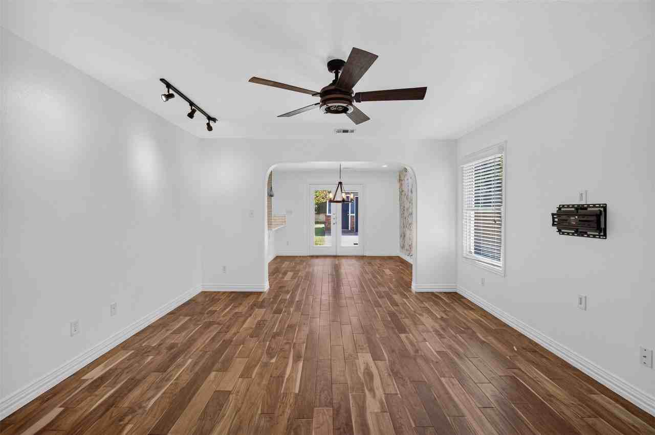 2205 College Ave - Photo 2 of 40