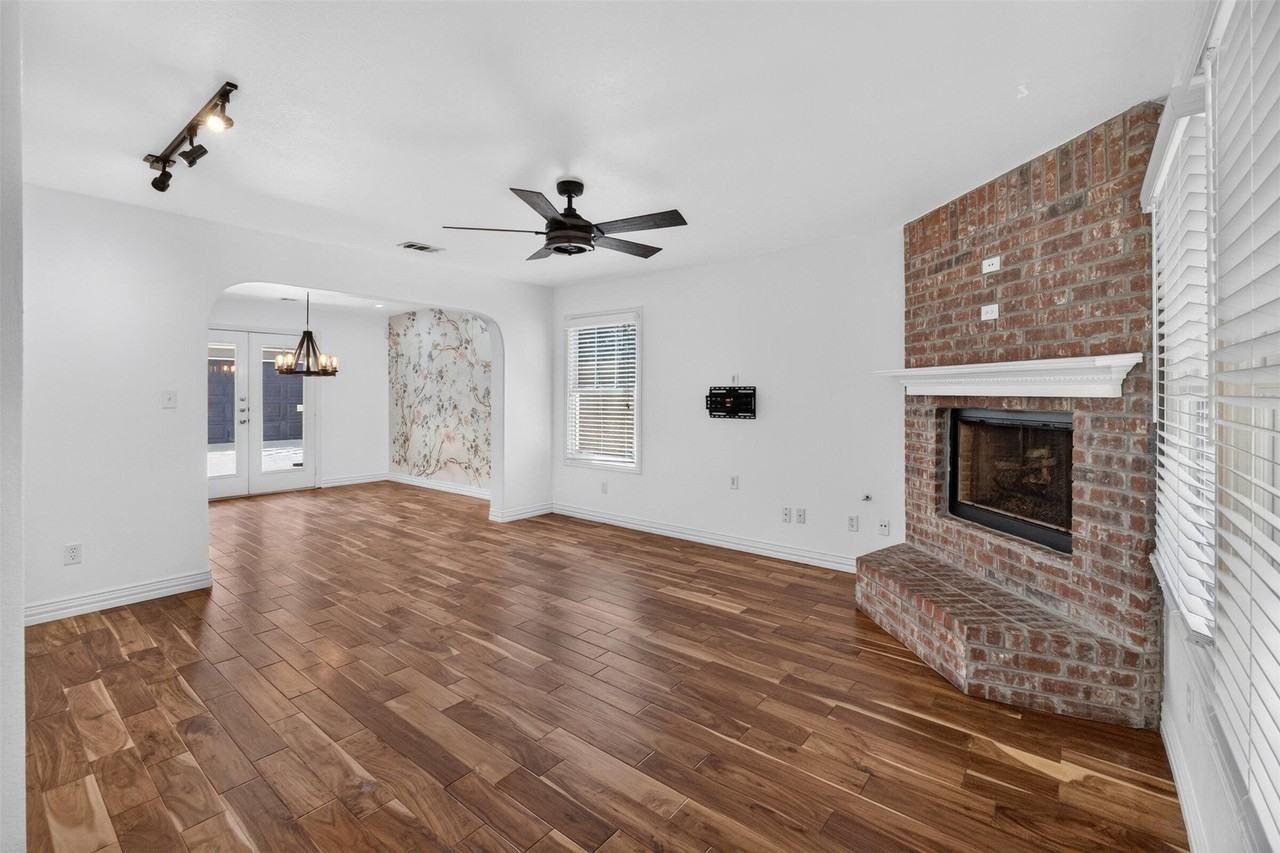 2205 College Ave - Photo 3 of 40