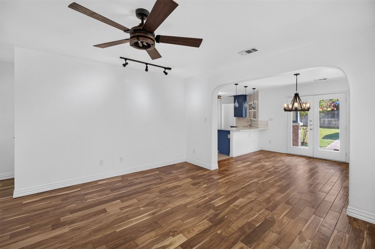 2205 College Ave - Photo 4 of 40