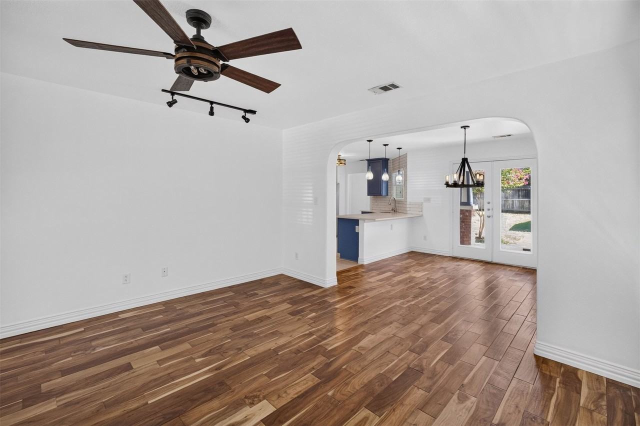 2205 College Ave - Photo 7 of 40