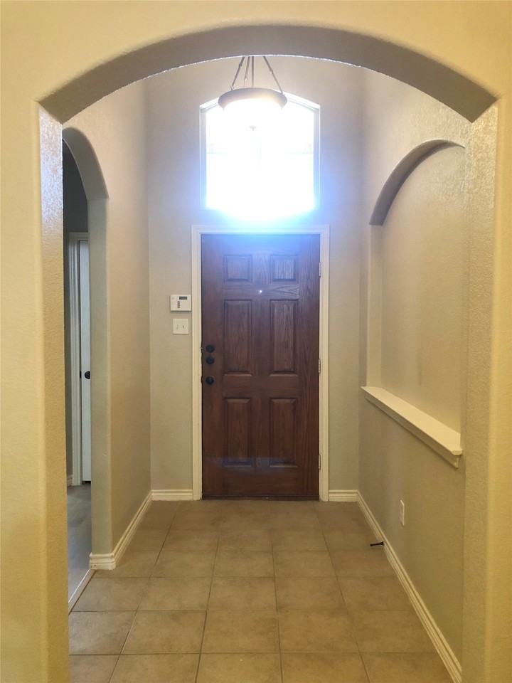 1710 Castle Creek Dr - Photo 2 of 25