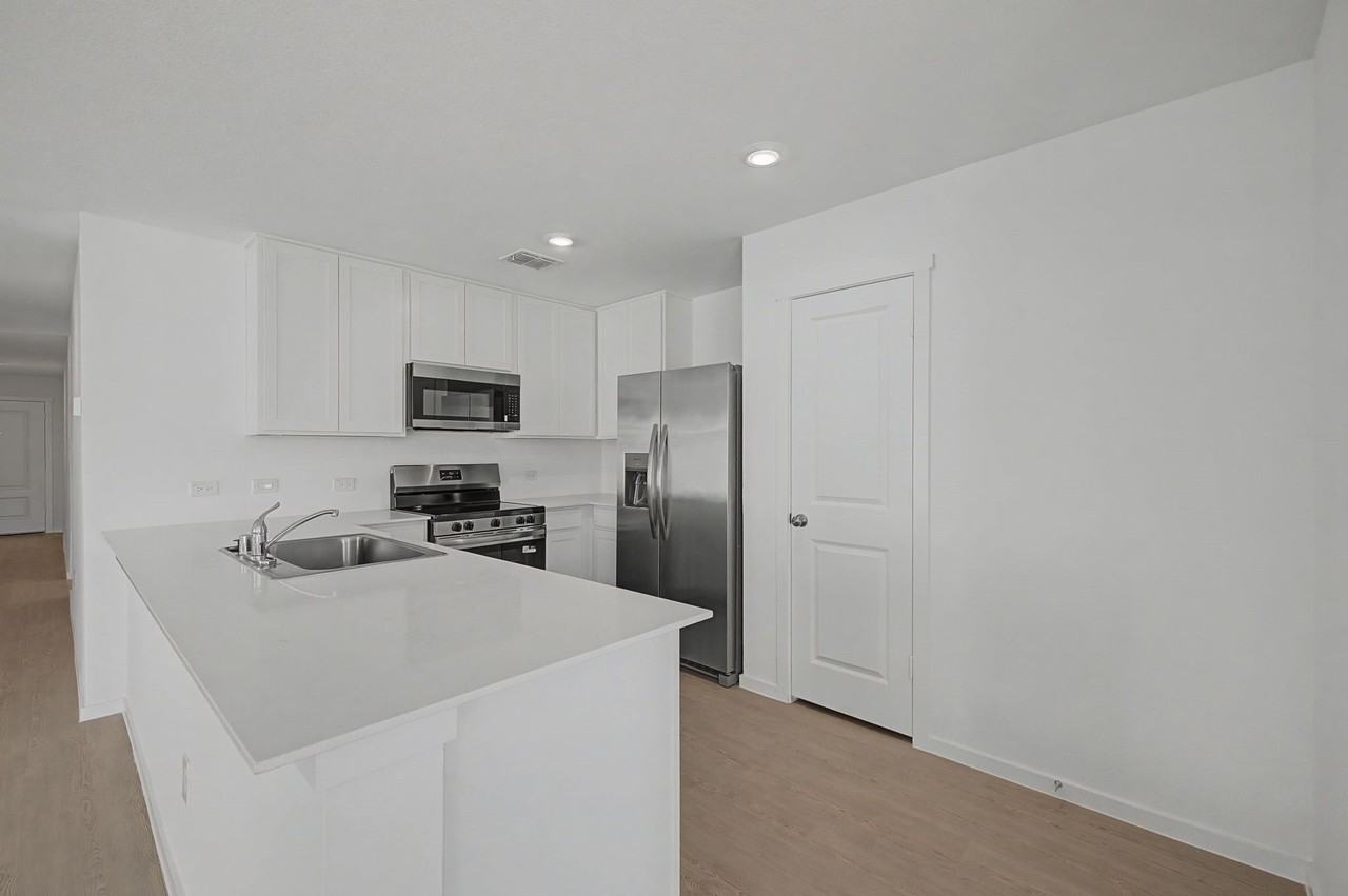 916 Prestonwood Ln - Photo 4 of 26