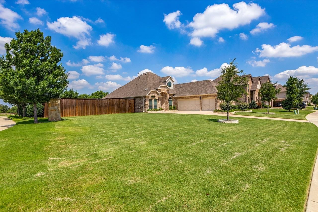 1481 Ramsbury Ln - Photo 3 of 36