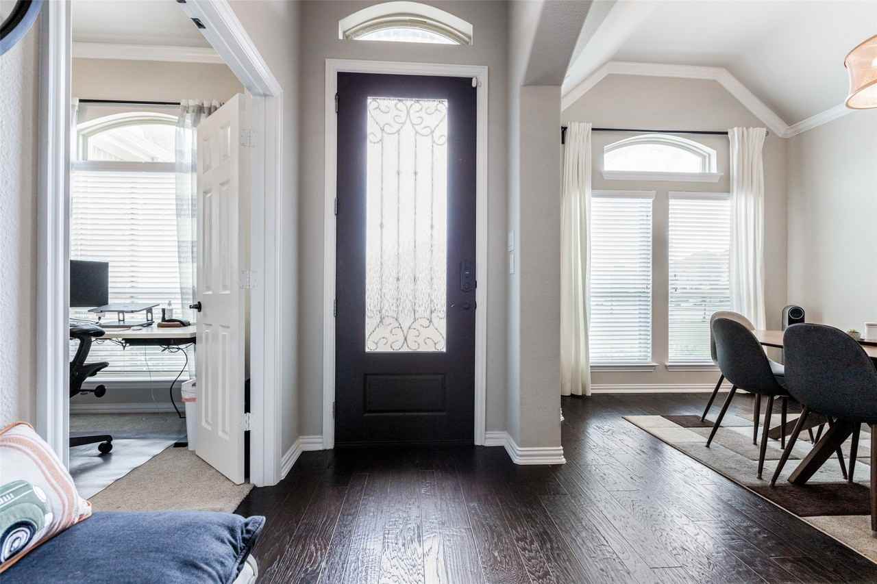1481 Ramsbury Ln - Photo 4 of 36