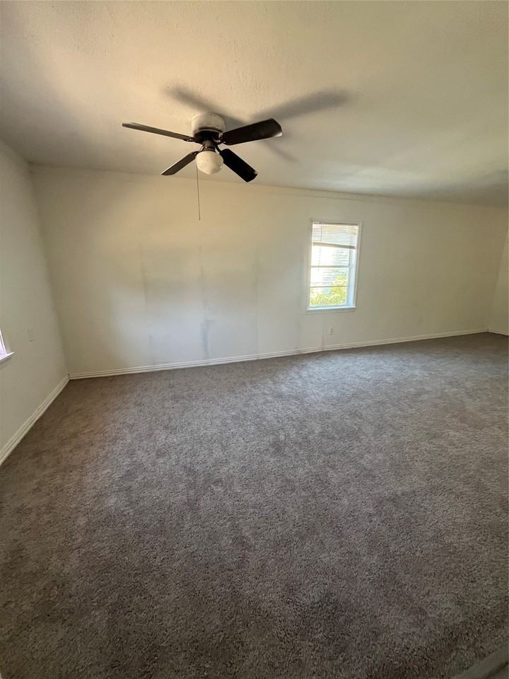 1002 Collin Dr - Photo 2 of 5