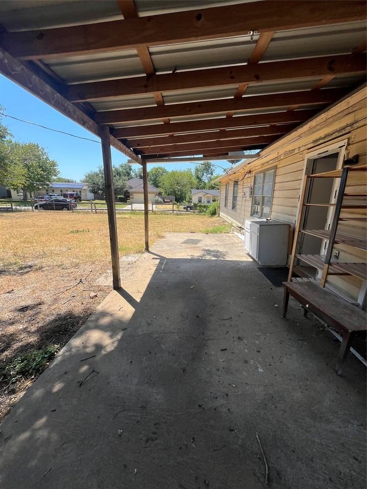 1002 Collin Dr - Photo 3 of 5