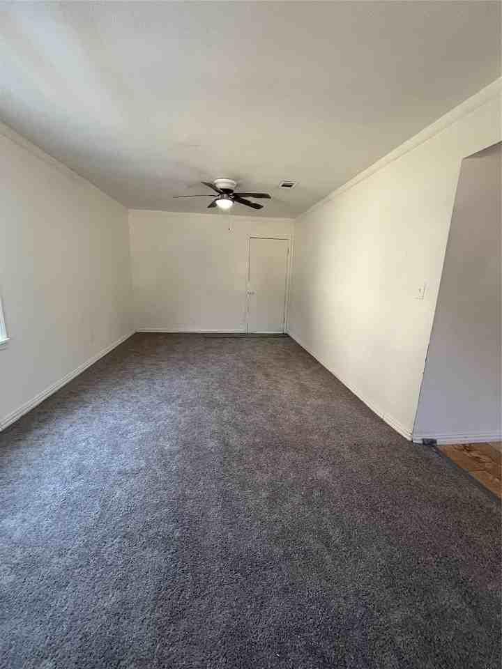 1002 Collin Dr - Photo 4 of 5