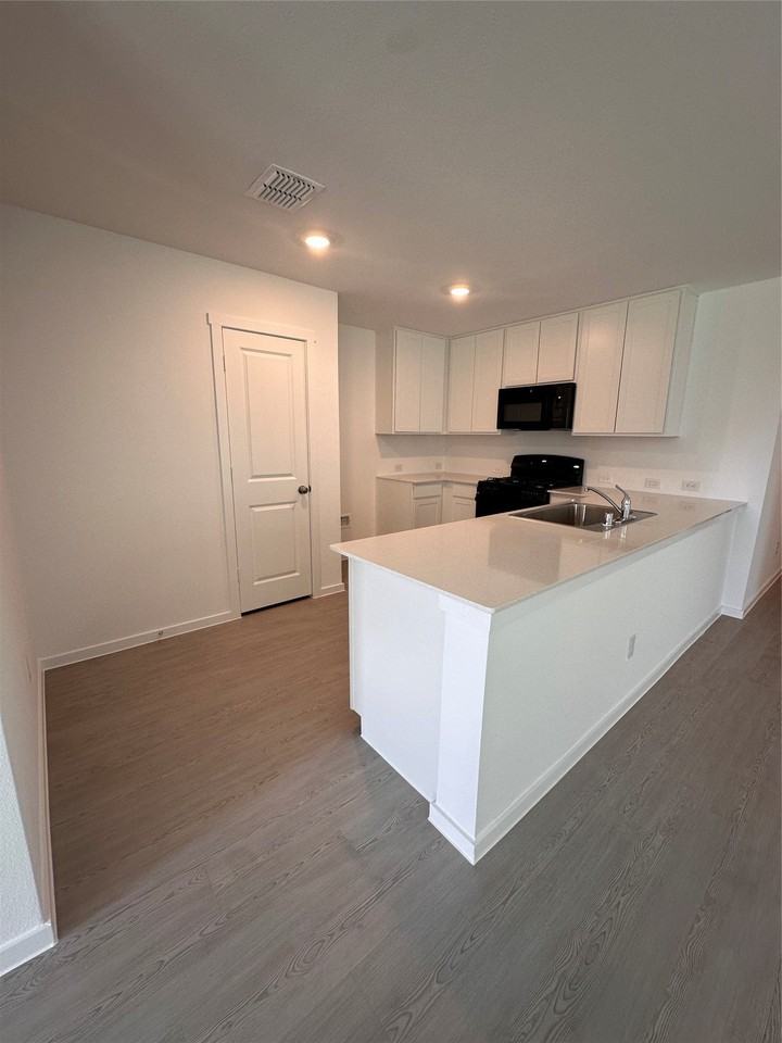 3208 Tarpan Ct - Photo 3 of 15