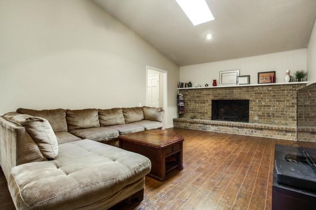 3801 Eugene Ct N - Photo 4 of 17