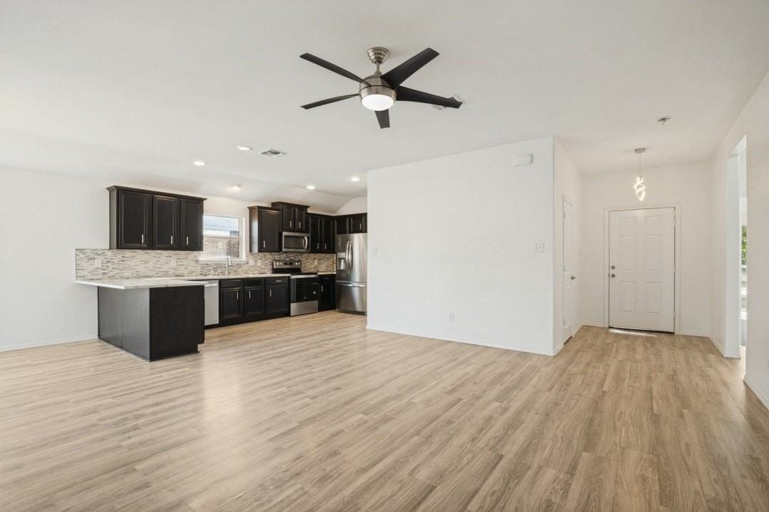 2815 Briarbrook Dr - Photo 2 of 12