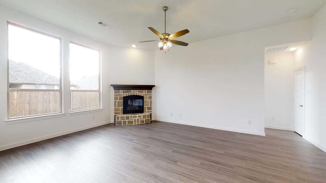 1553 Wyler Dr - Photo 4 of 16