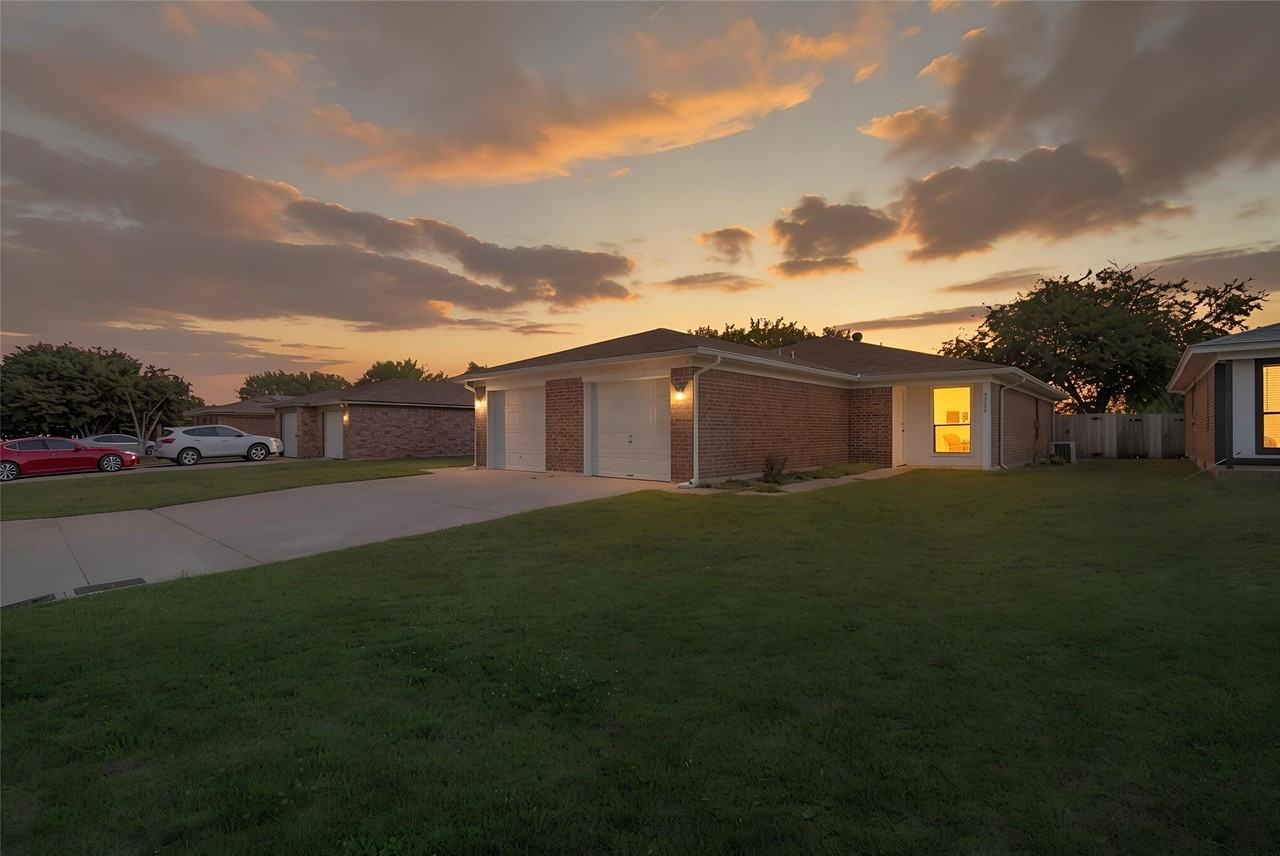 3723 Hulen Park Cir - Photo 3 of 20