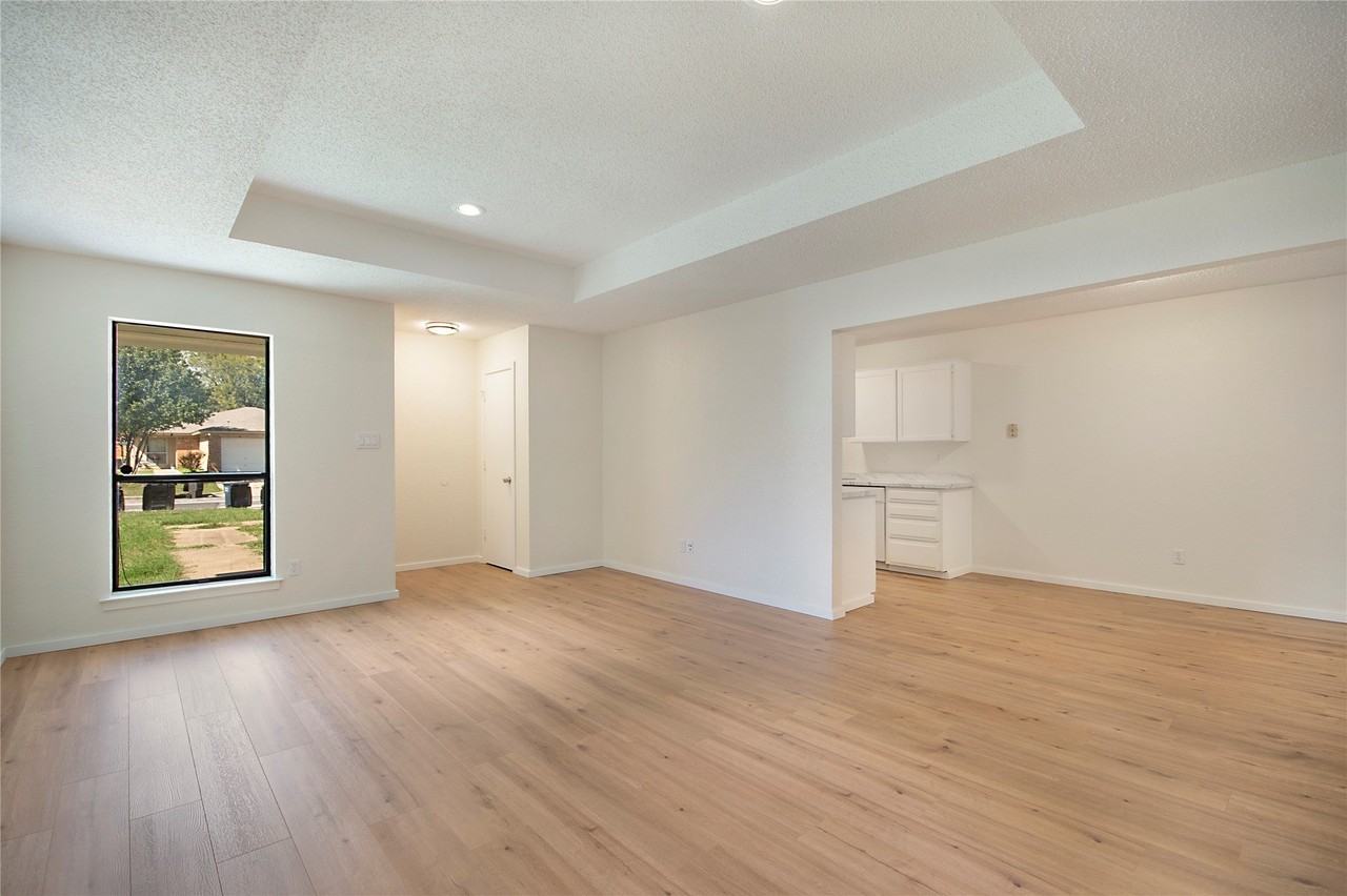 3723 Hulen Park Cir - Photo 6 of 20
