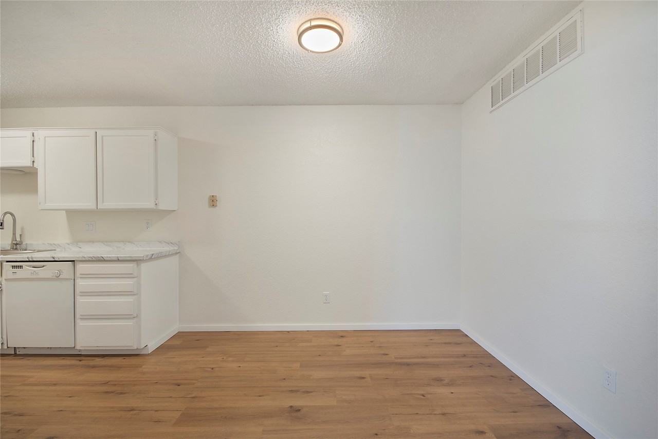 3723 Hulen Park Cir - Photo 7 of 20