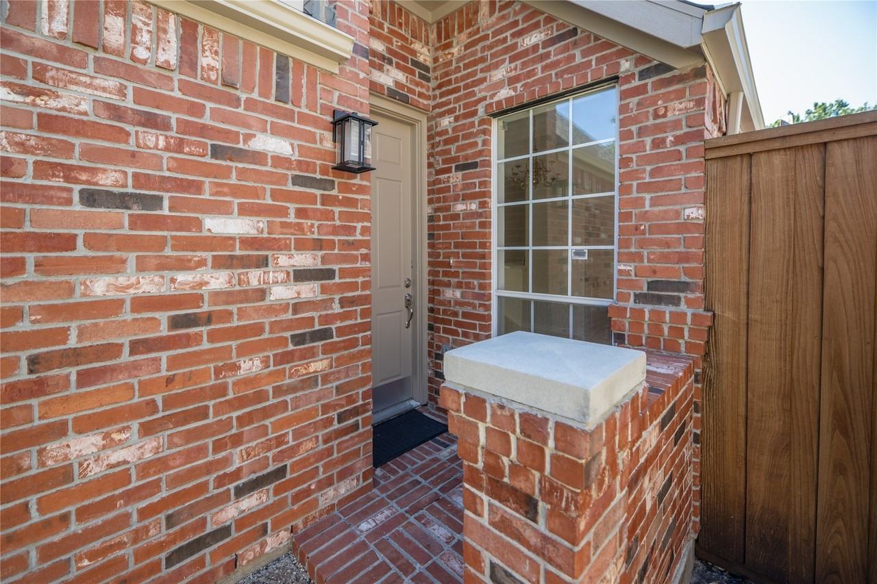 6116 Park Meadow Ln - Photo 4 of 21