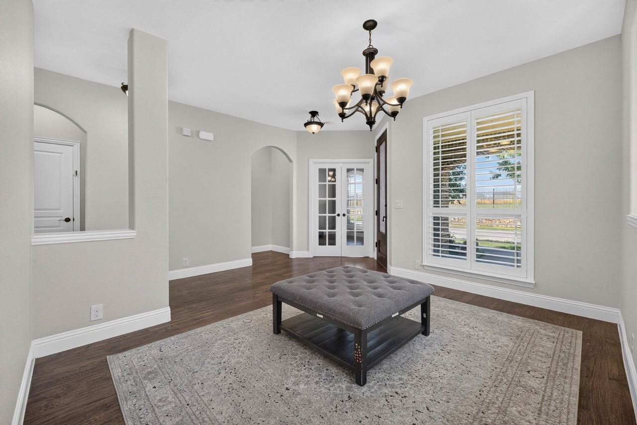 1407 Belman Ln - Photo 5 of 35