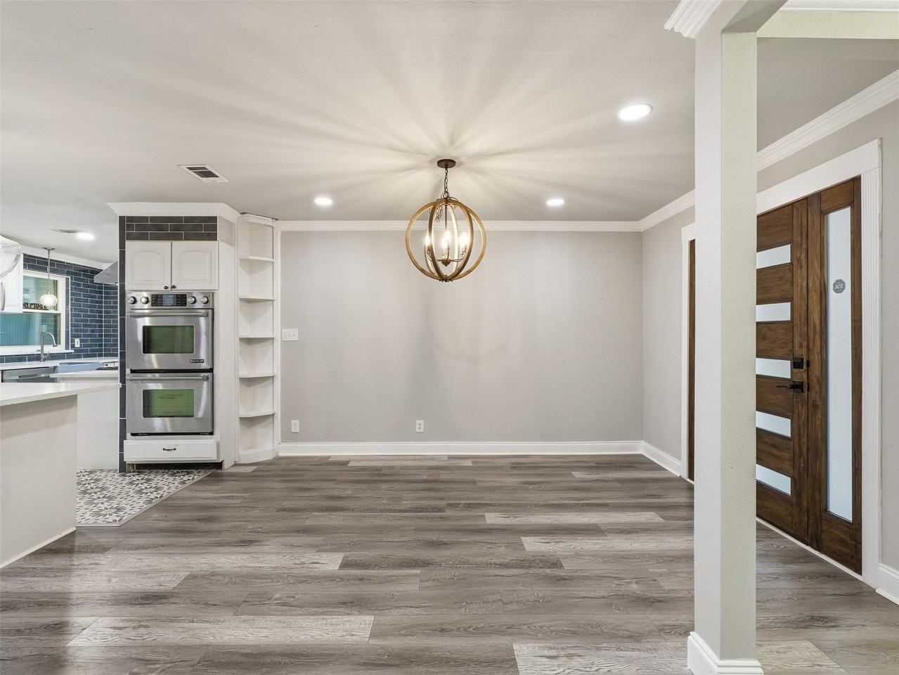 1402 Addington St - Photo 2 of 25