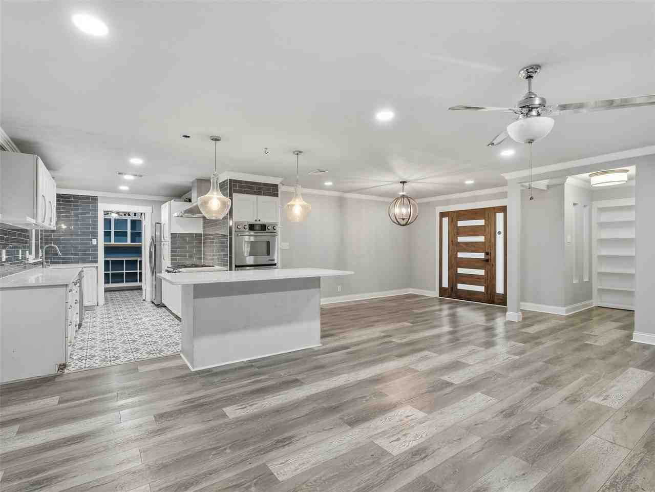1402 Addington St - Photo 4 of 25