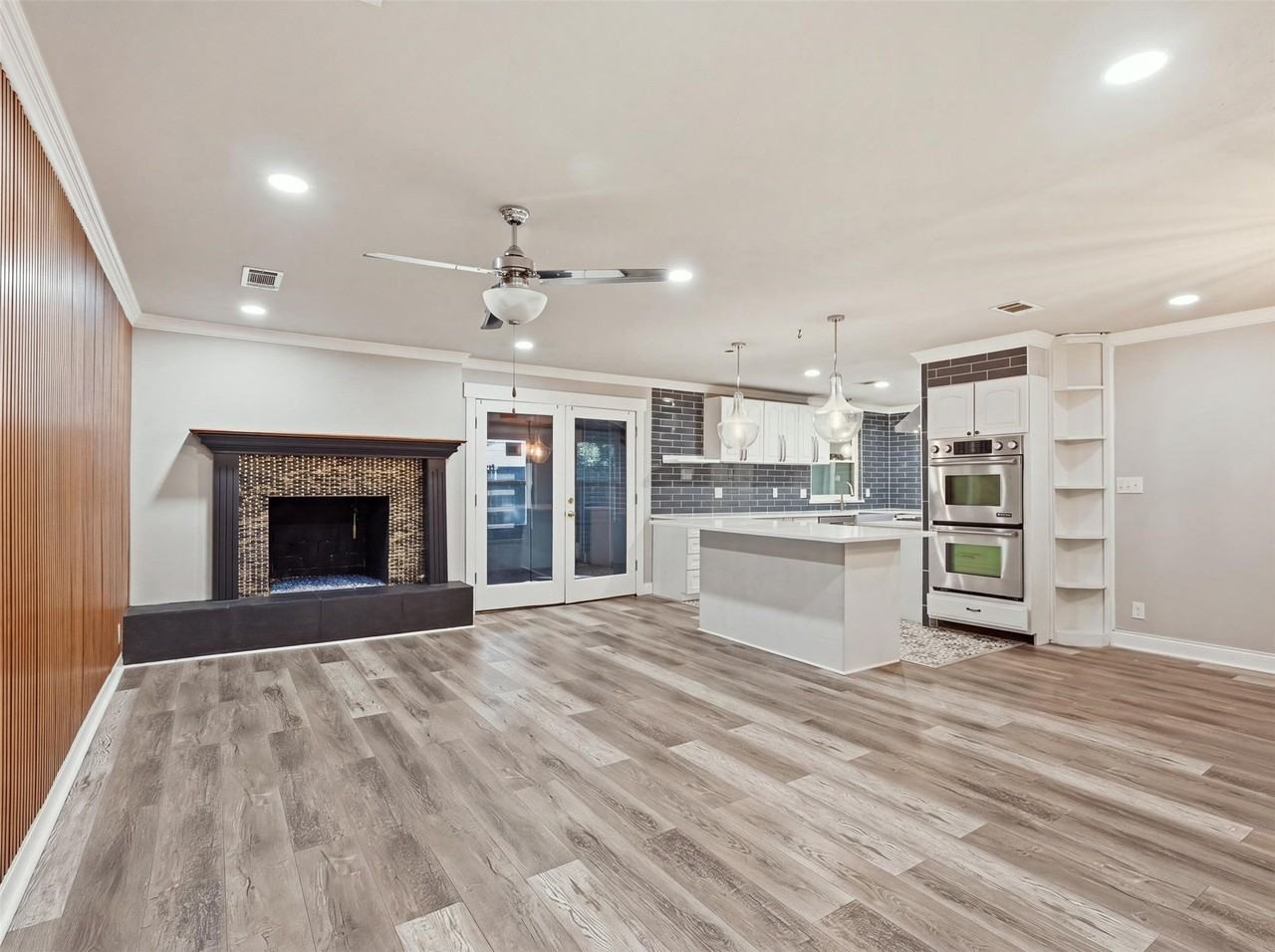 1402 Addington St - Photo 5 of 25