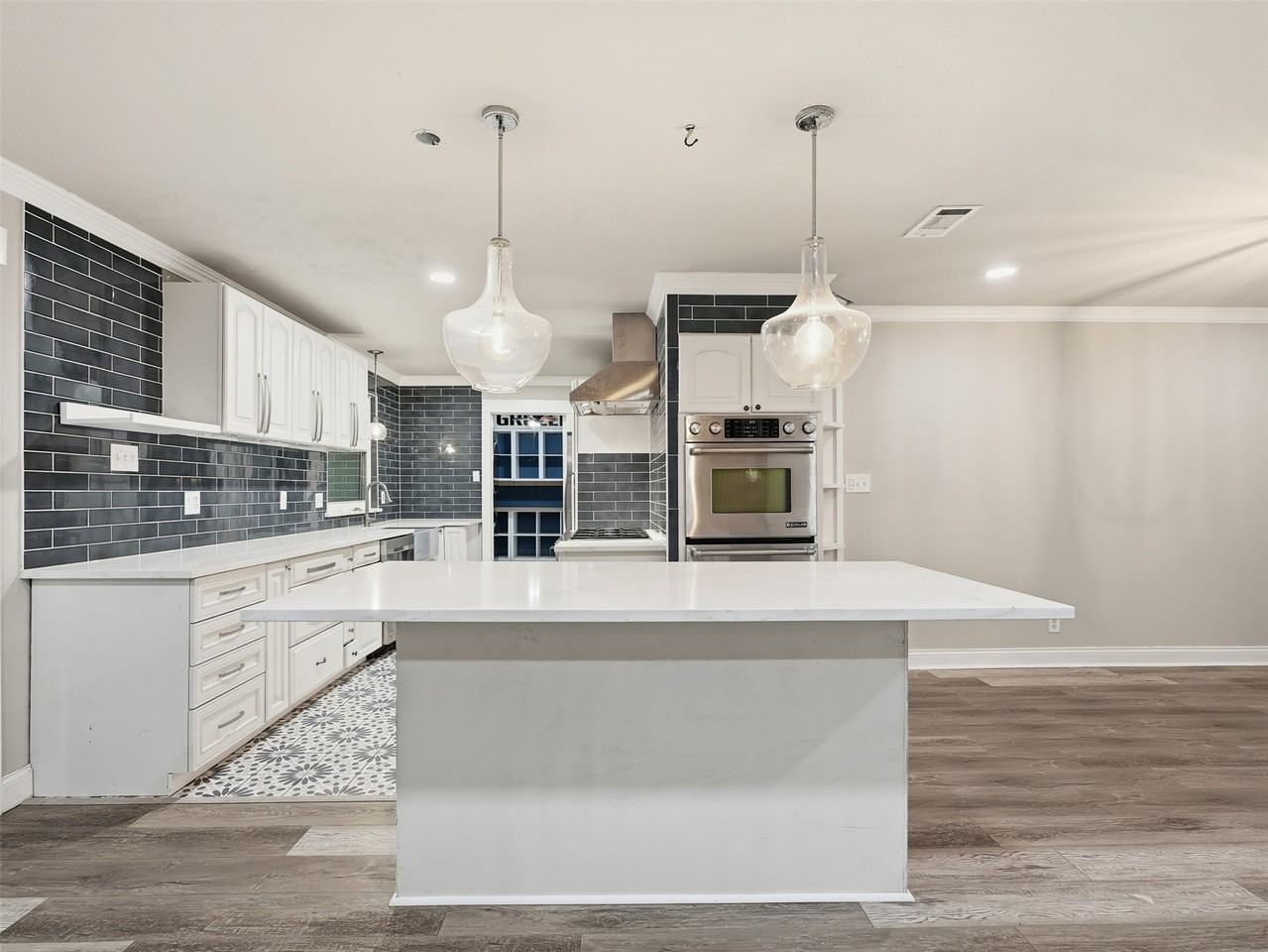 1402 Addington St - Photo 6 of 25