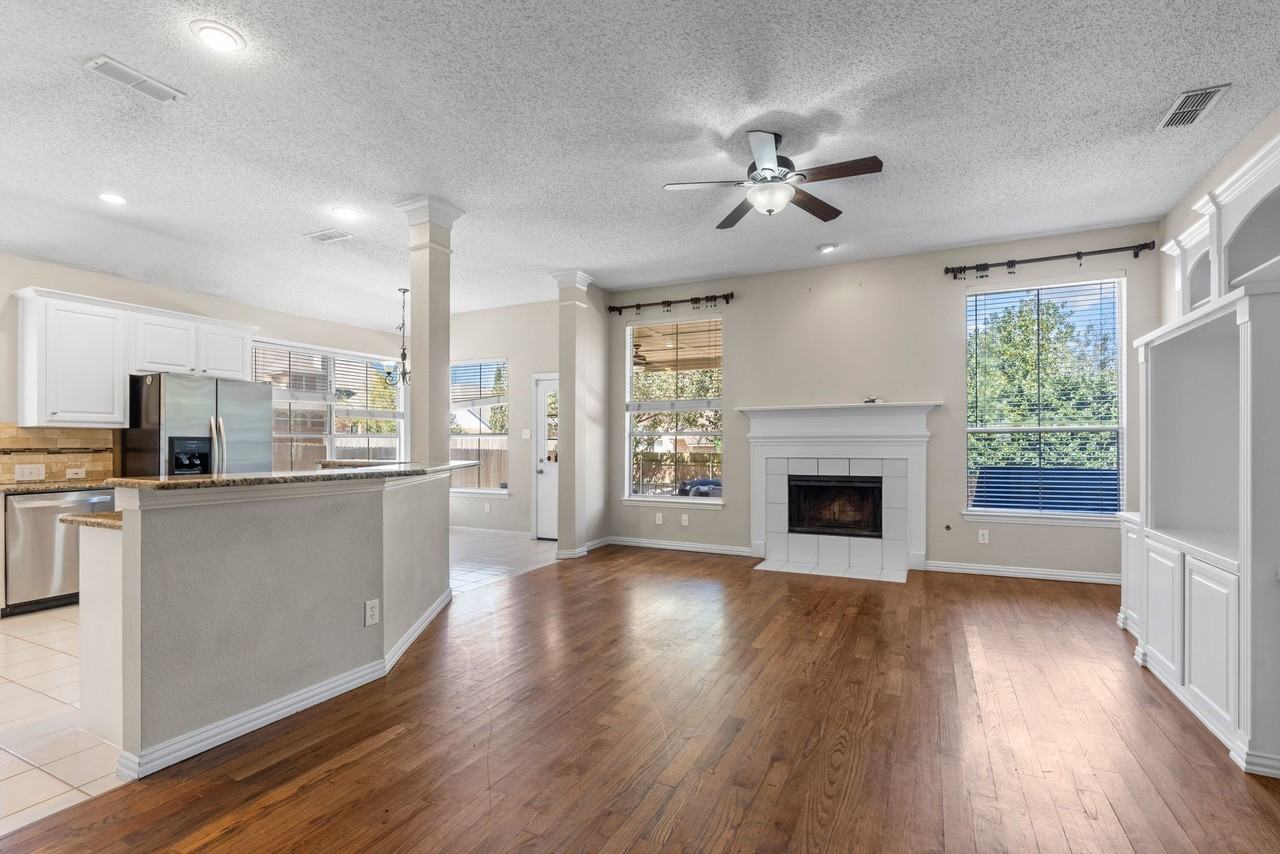 2802 Southwood Ct - Photo 5 of 17