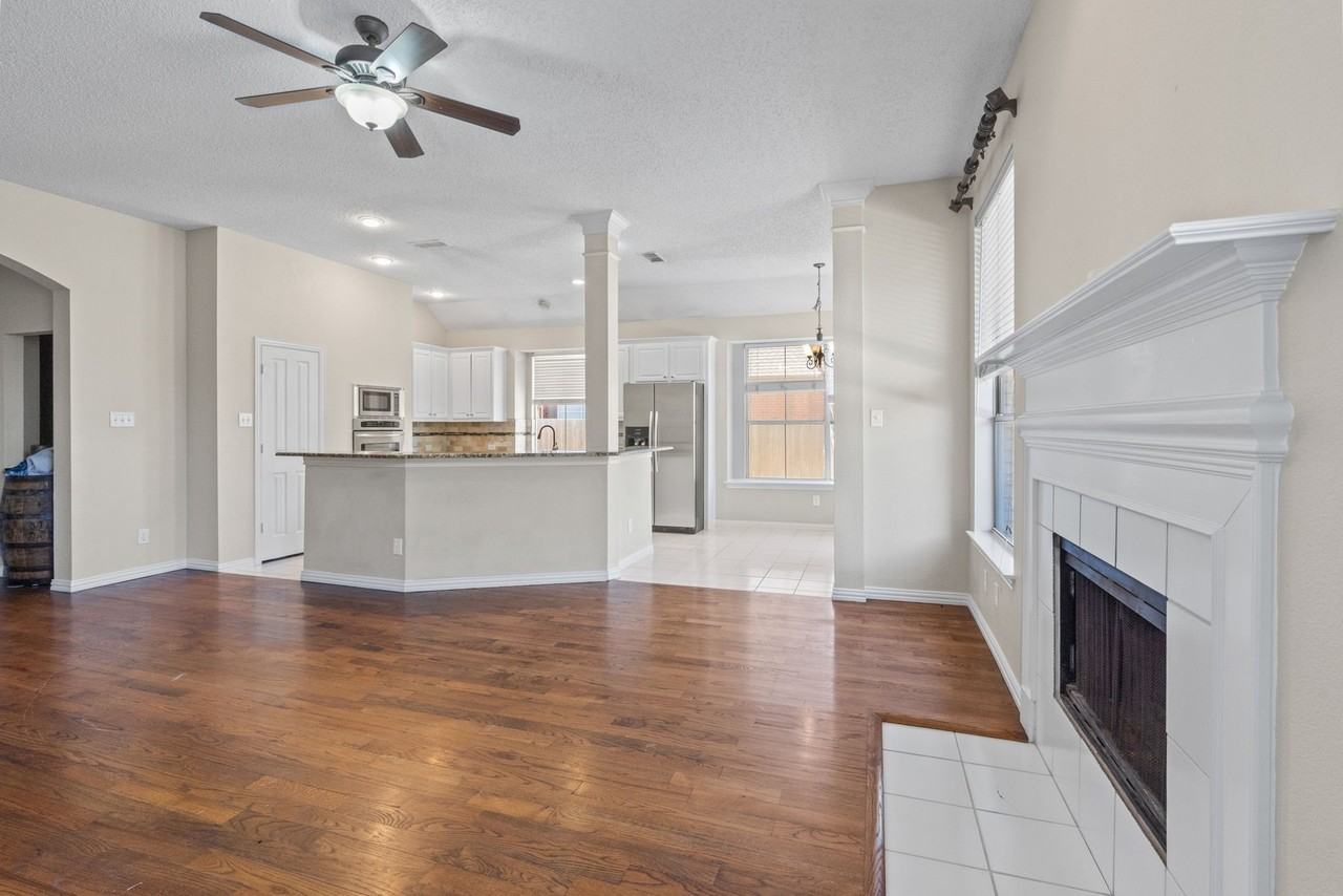 2802 Southwood Ct - Photo 6 of 17