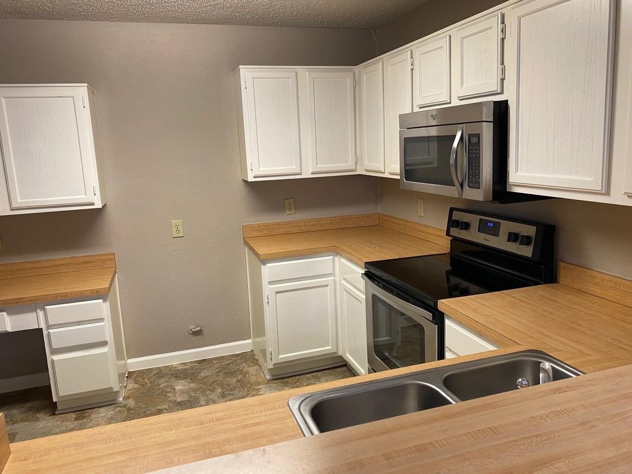 3055 Gregory Ln - Photo 4 of 18