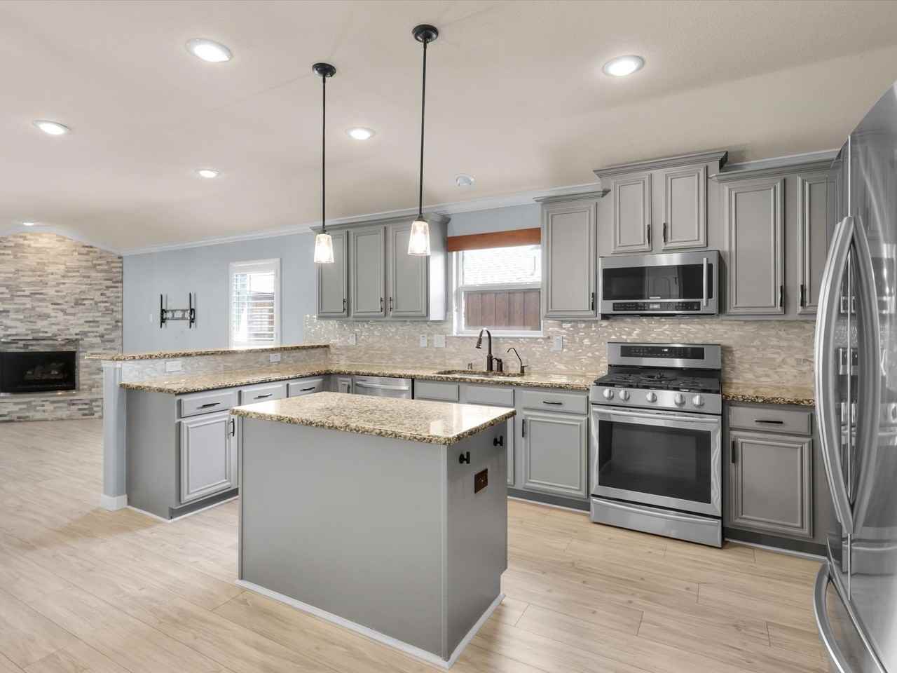 3202 Morgan Dr - Photo 5 of 20