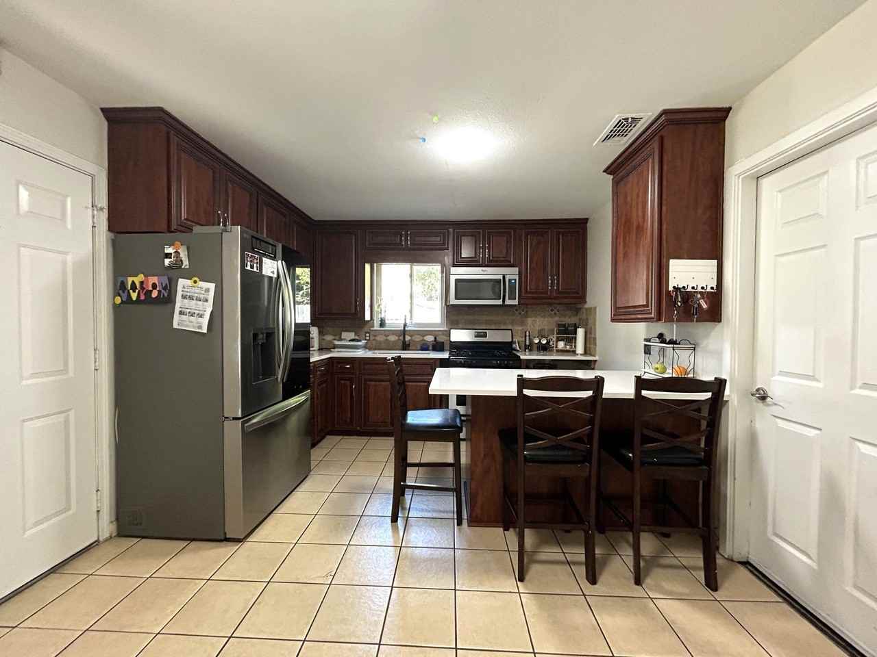 861 Russell Ln - Photo 7 of 24