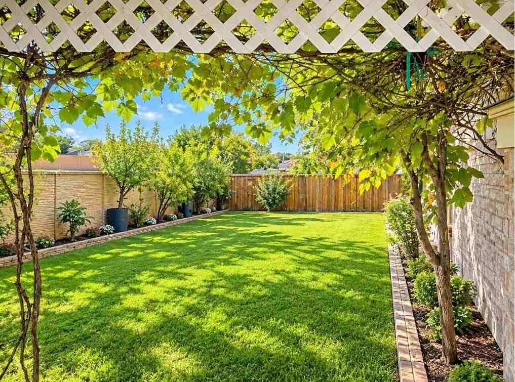 5805 Ozark Dr - Photo 4 of 25