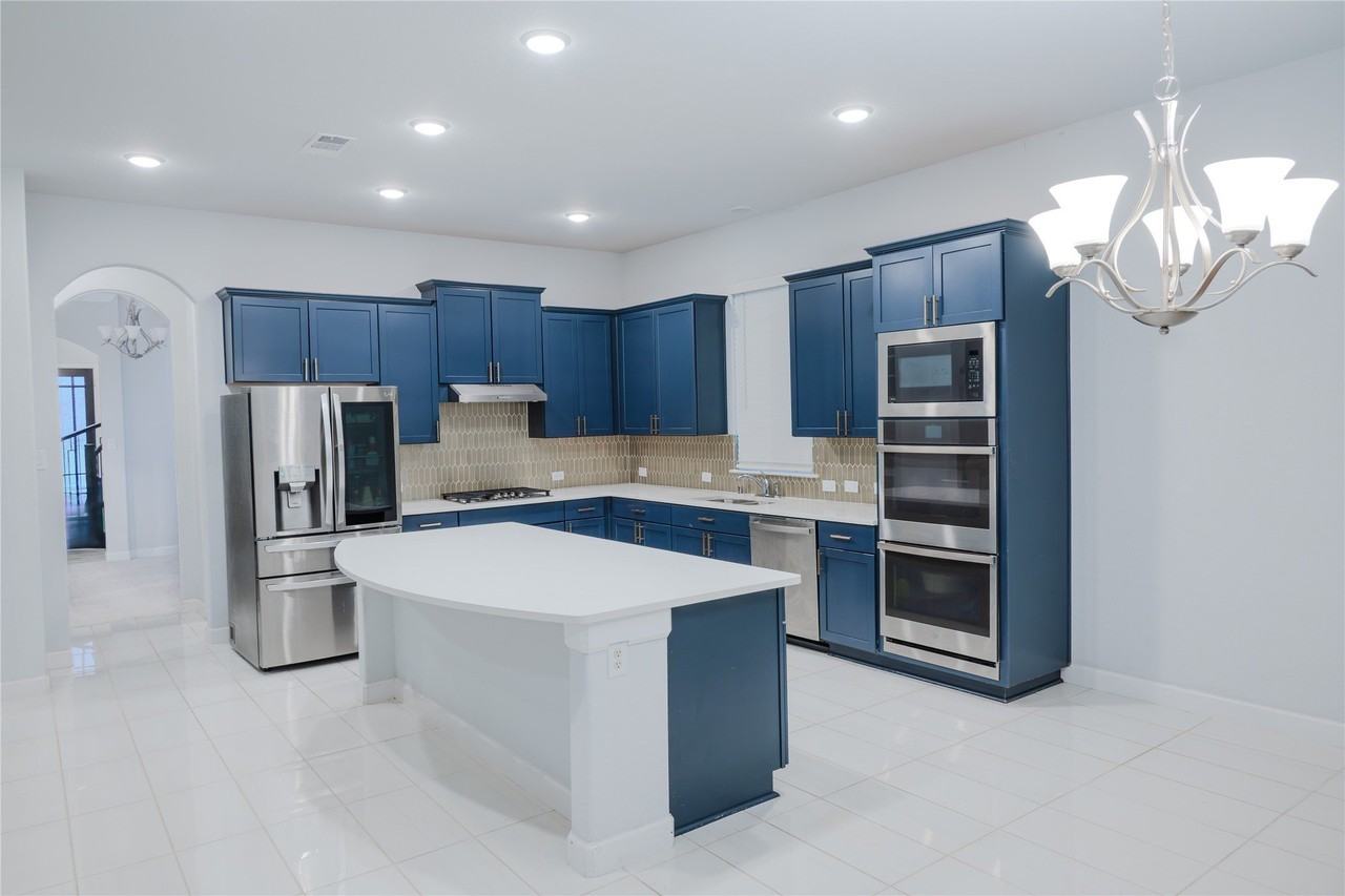 1327 Arezzo Ln - Photo 4 of 29