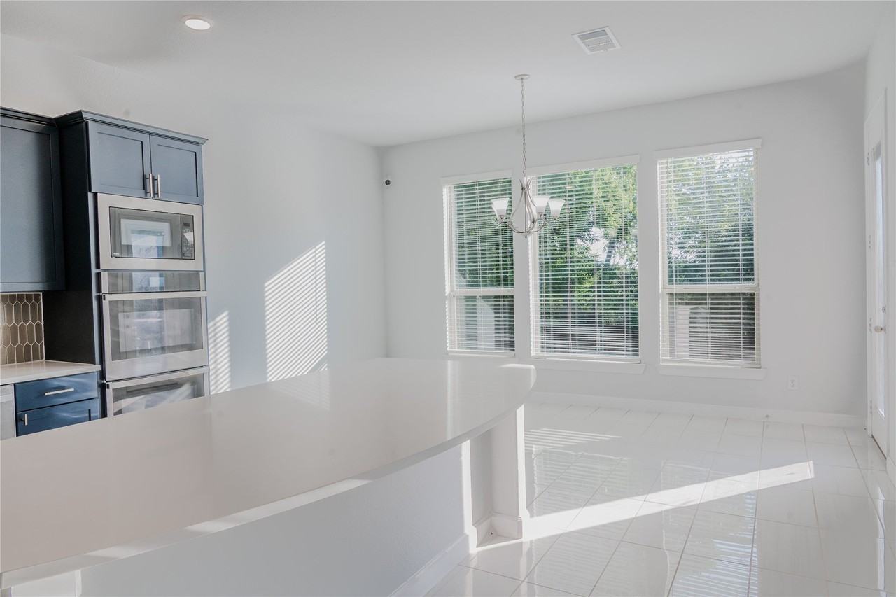1327 Arezzo Ln - Photo 5 of 29