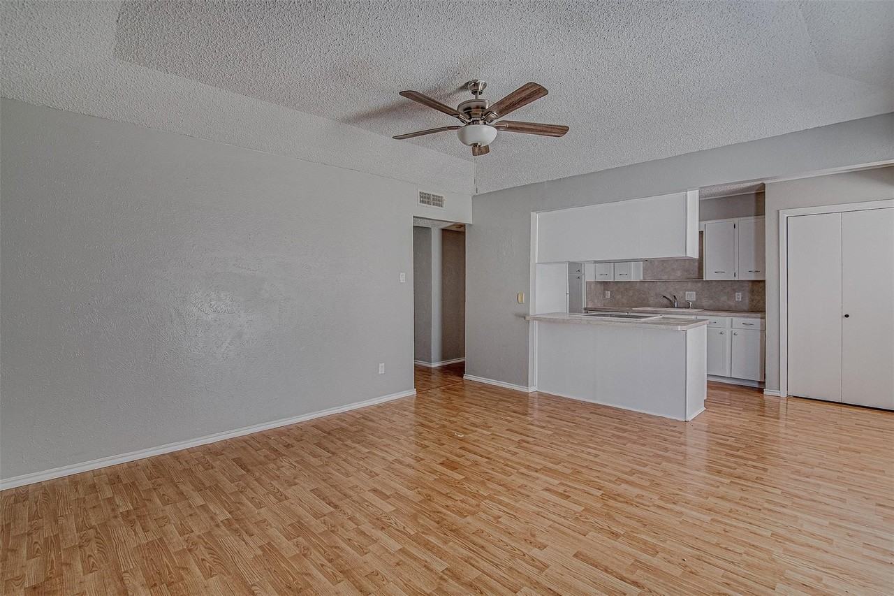 833 Springhill Dr - Photo 5 of 21