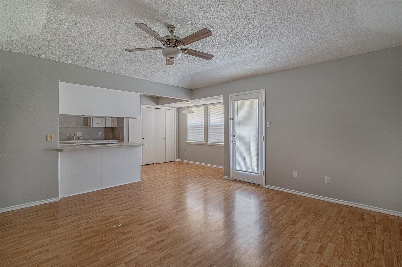 833 Springhill Dr - Photo 6 of 21