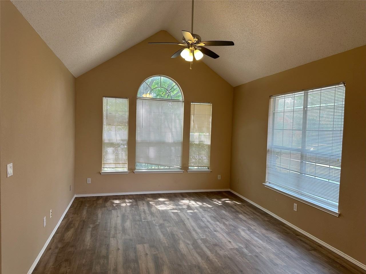 7800 Crestview Dr - Photo 3 of 15