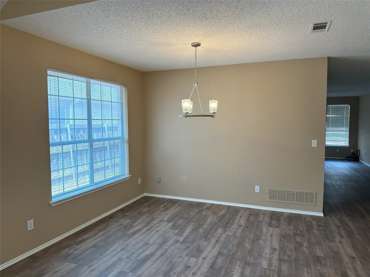 7800 Crestview Dr - Photo 4 of 15