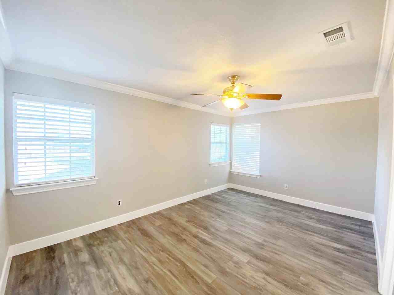 1700 Shiprock Dr - Photo 7 of 11