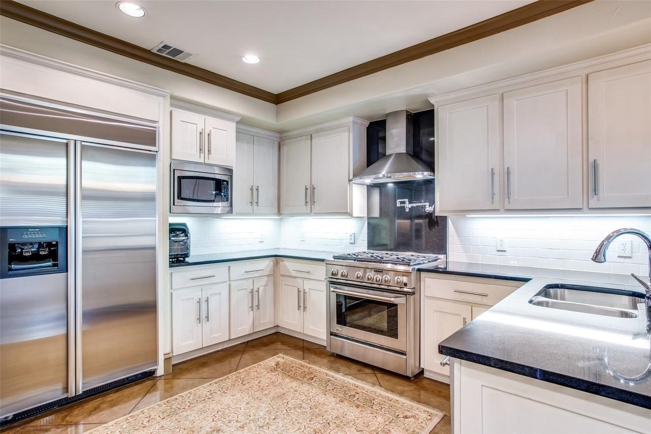 5020 Mission Ave - Photo 4 of 17