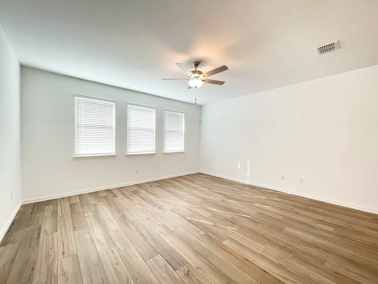 14765 Mainstay Way - Photo 4 of 12