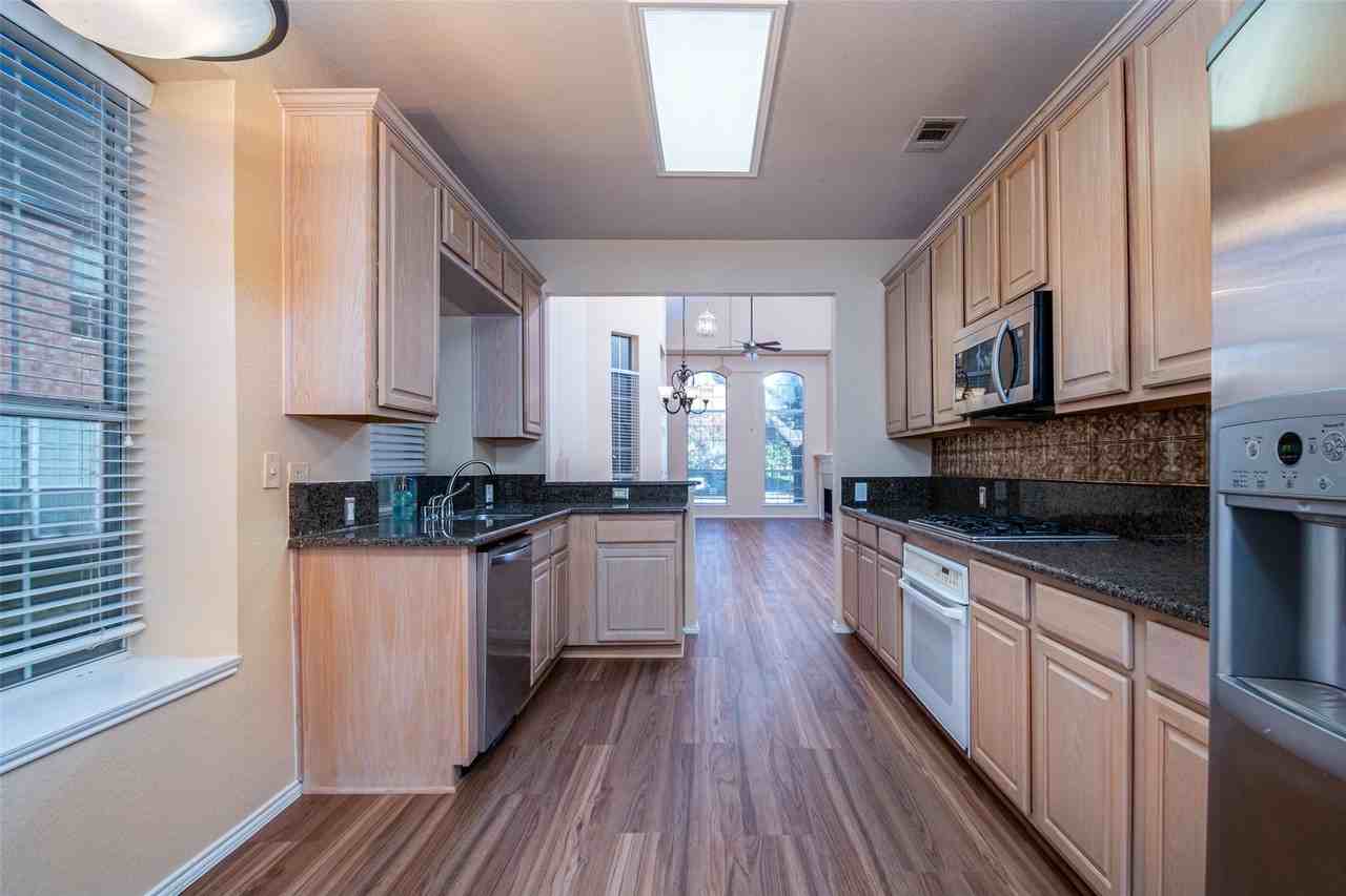 3956 Cobblestone Ct - Photo 2 of 24