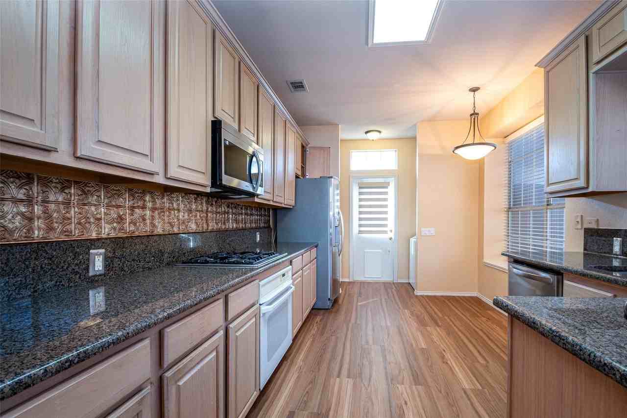 3956 Cobblestone Ct - Photo 4 of 24