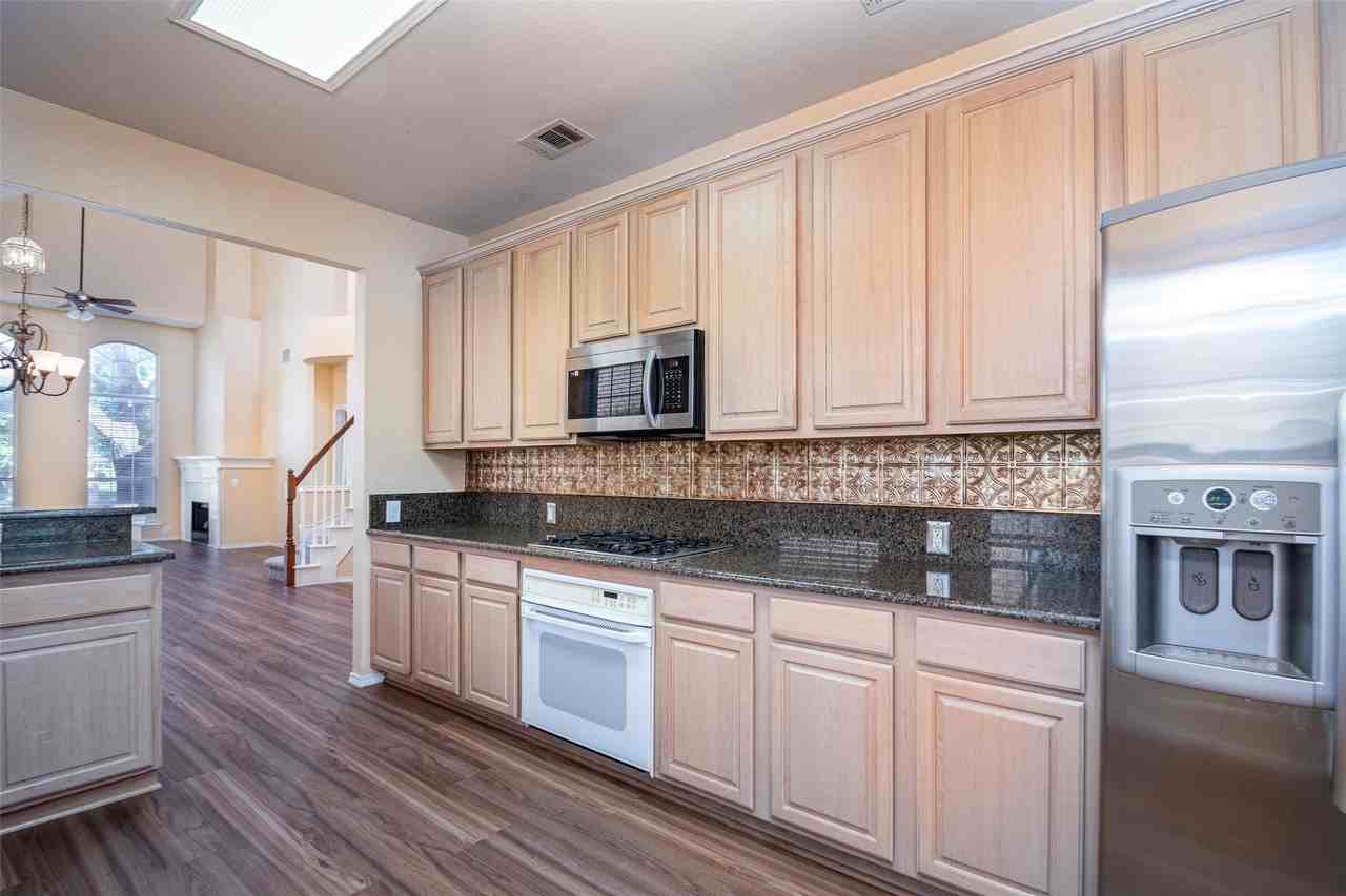 3956 Cobblestone Ct - Photo 5 of 24