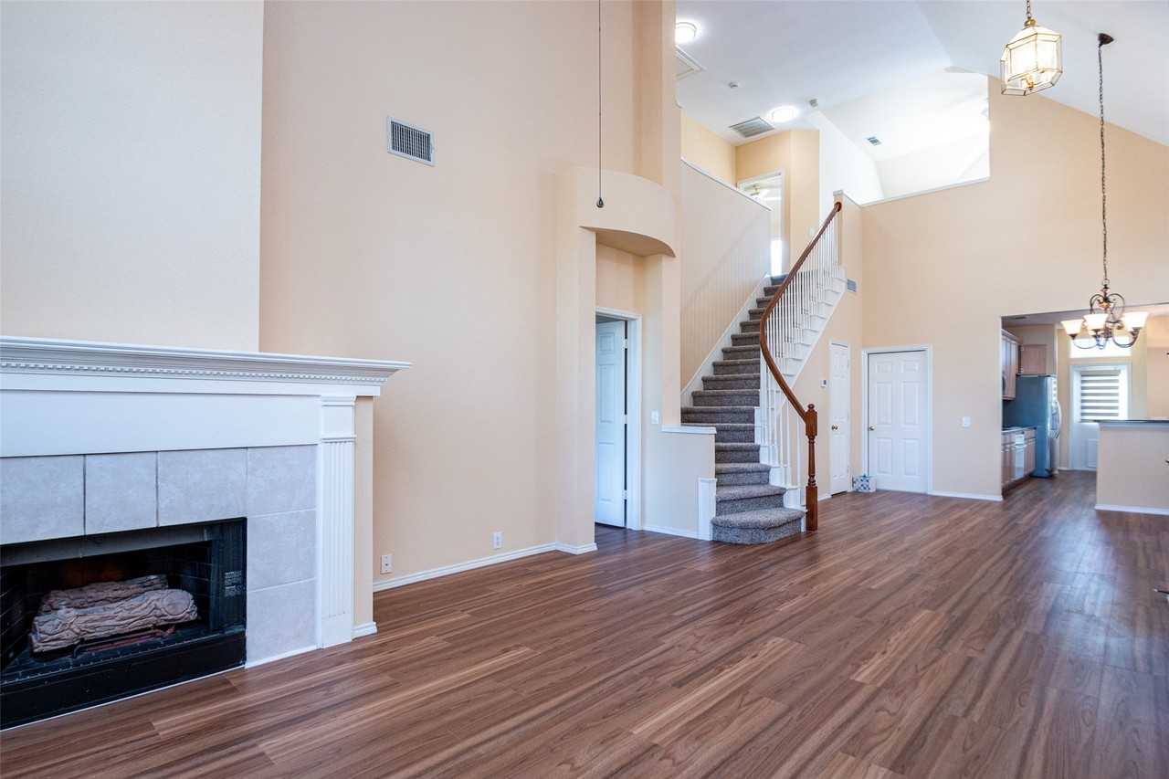 3956 Cobblestone Ct - Photo 6 of 24