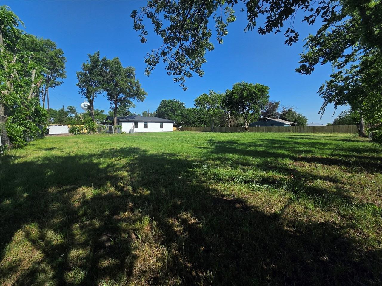 912 W Main St - Photo 2 of 12