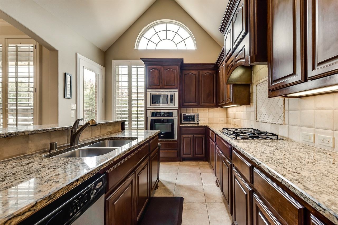 2501 Lady Viviane Ln - Photo 5 of 26